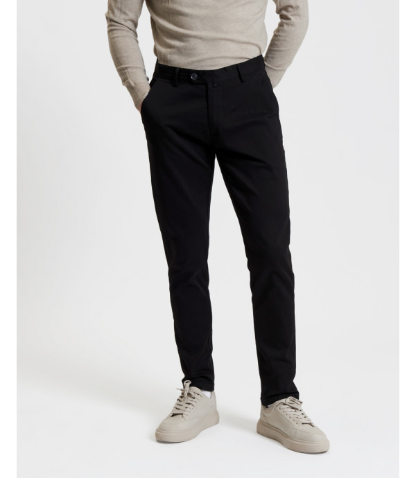 Basic chinos with sartorial details