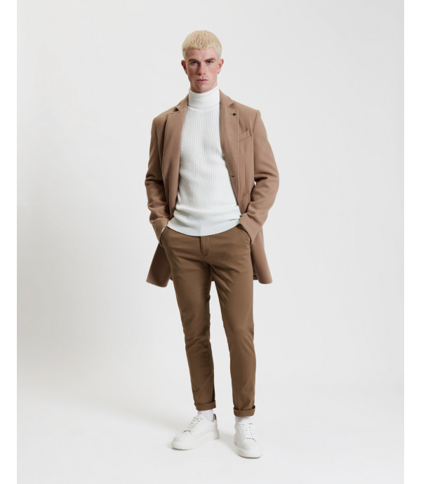 Basic chinos with sartorial details