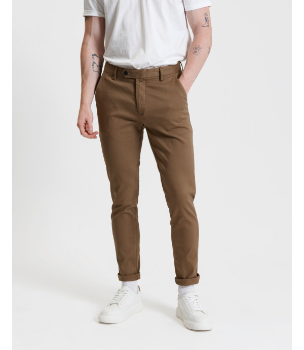 Basic chinos with sartorial details