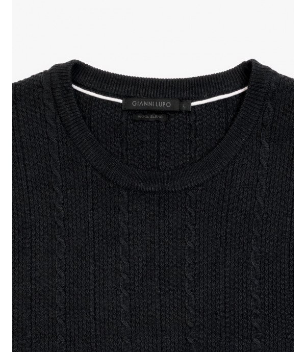 Pullover with cable knit