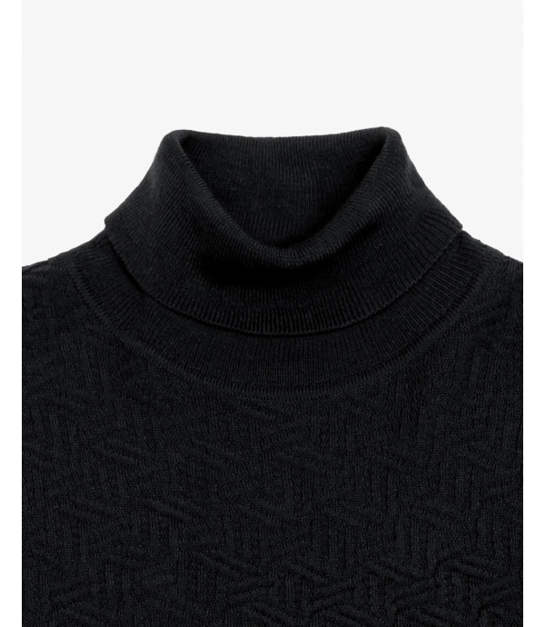 Turtleneck with 3D effect